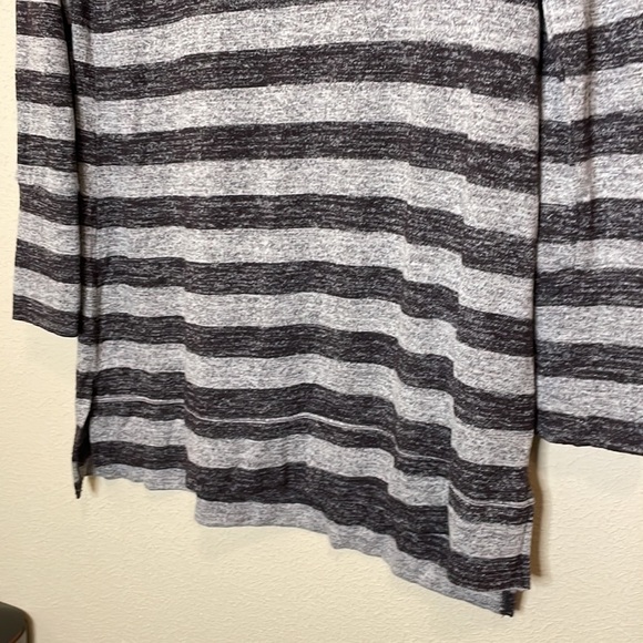 Market and Spruce Black and Gray Tunic Size Medium - Picture 3 of 8